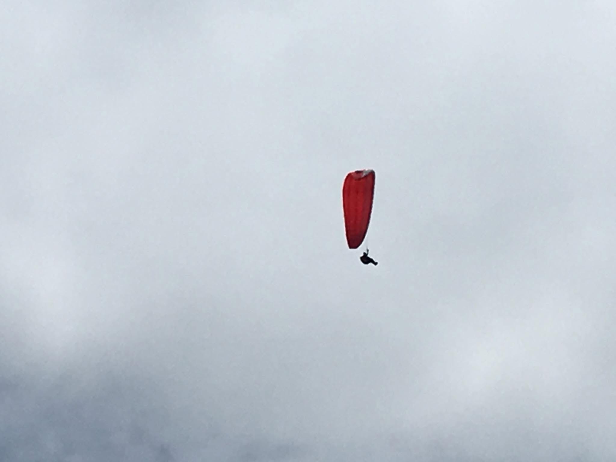 Roberto de Jesús Rodríguez volando en parapente